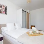 Modern With Air Conditioning & Workspace In By Renters Apartment Gliwice