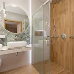 Modern With Air Conditioning & Workspace In By Renters *
