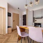 Modern With Air Conditioning & Workspace In By Renters