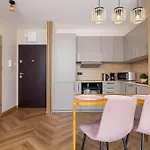 Modern With Air Conditioning & Workspace In By Renters Apartment *