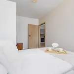 Modern With Air Conditioning & Workspace In By Renters Apartment Gliwice