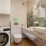 Apartment Modern With Air Conditioning & Workspace In By Renters