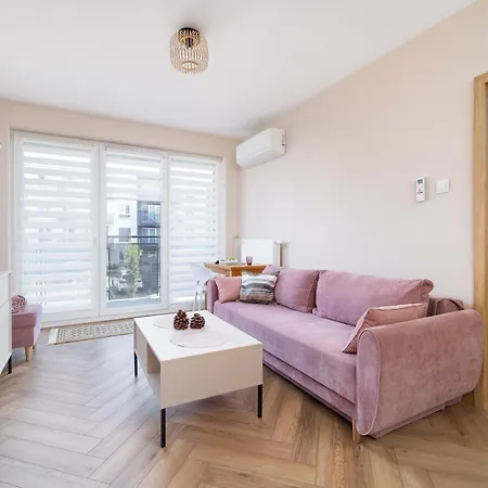 Modern With Air Conditioning & Workspace In Gliwice By Renters Appartement Labedy