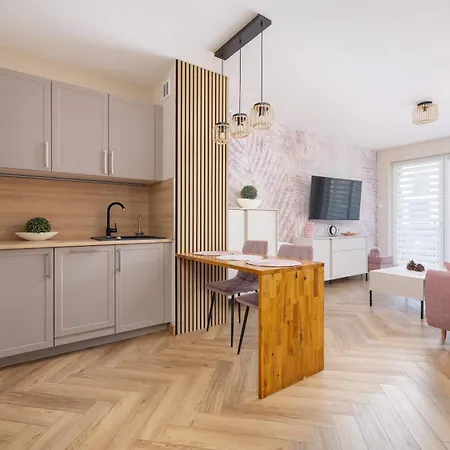 Modern With Air Conditioning & Workspace In By Renters Apartmán *