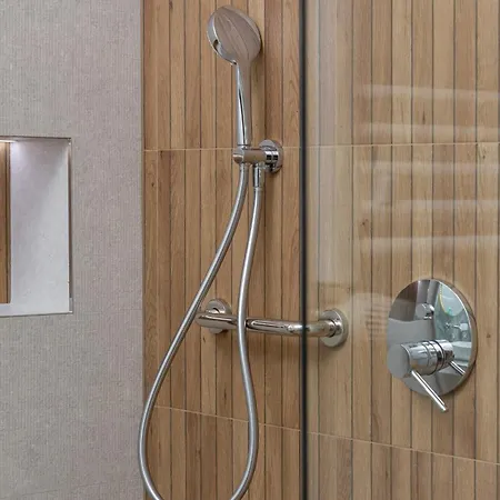 Modern With Air Conditioning & Workspace In By Renters * Hlivice
