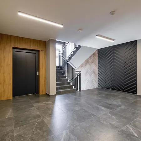 Modern With Air Conditioning & Workspace In Gliwice By Renters * Labedy