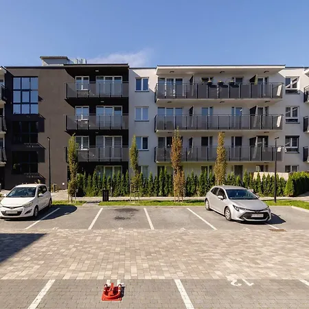 Modern With Air Conditioning & Workspace In Gliwice By Renters