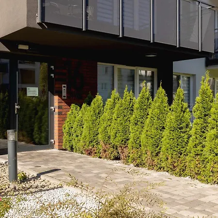 Modern With Air Conditioning & Workspace In Gliwice By Renters Apartamento *