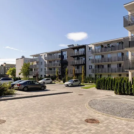 Modern With Air Conditioning & Workspace In Gliwice By Renters *