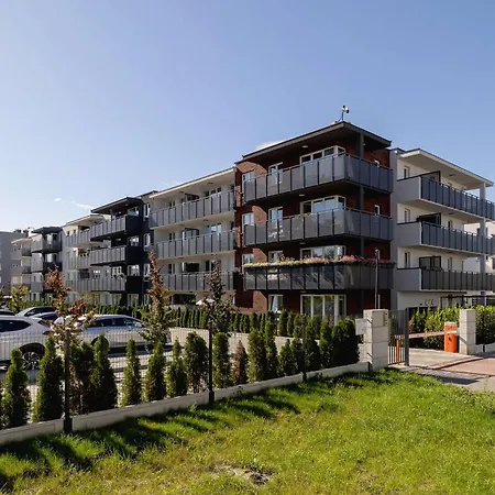 Modern With Air Conditioning & Workspace In Gliwice By Renters Apartamento *