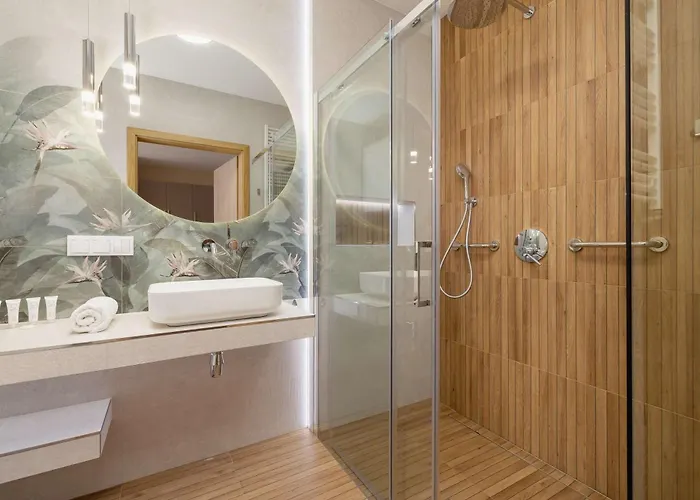 Modern With Air Conditioning & Workspace In Gliwice By Renters *