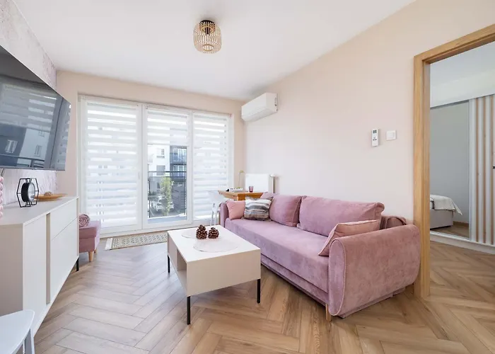 Modern With Air Conditioning & Workspace In Gliwice By Renters Apartamento Gliwice