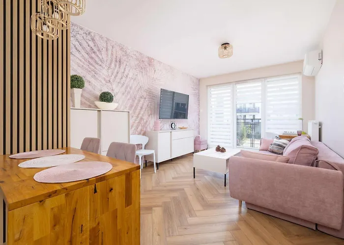 Modern With Air Conditioning & Workspace In Gliwice By Renters Gliwice