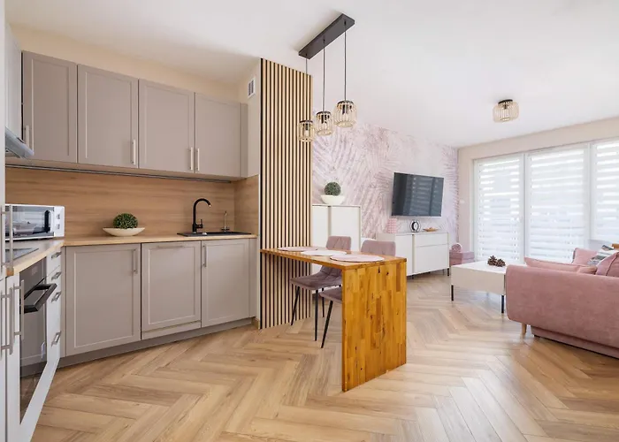 Modern With Air Conditioning & Workspace In Gliwice By Renters Apartamento *
