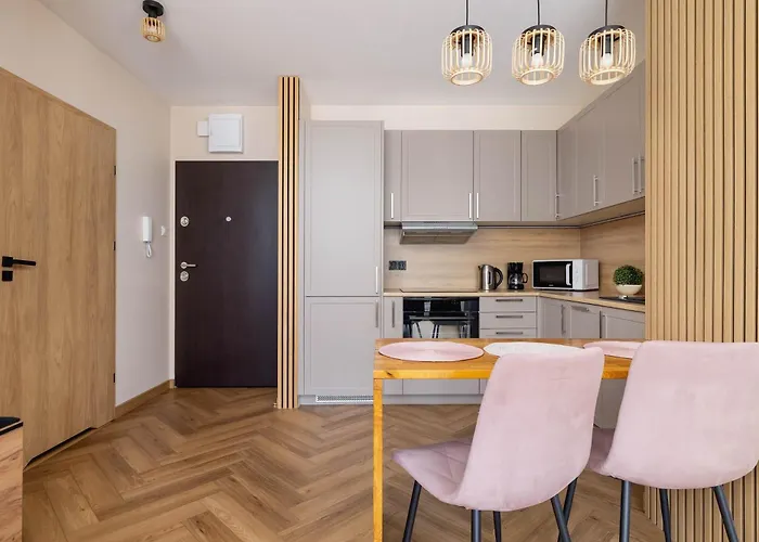 Modern With Air Conditioning & Workspace In Gliwice By Renters Apartamento *