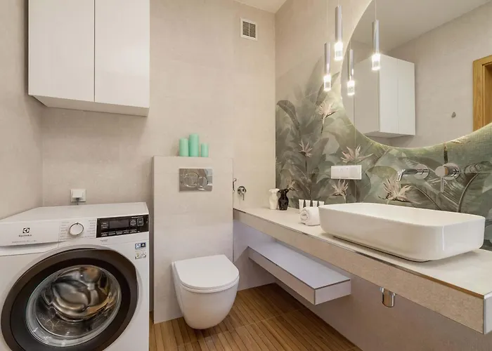 Apartamento Modern With Air Conditioning & Workspace In Gliwice By Renters