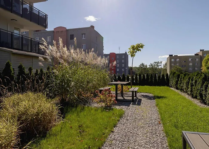 Modern With Air Conditioning & Workspace In Gliwice By Renters Apartamento