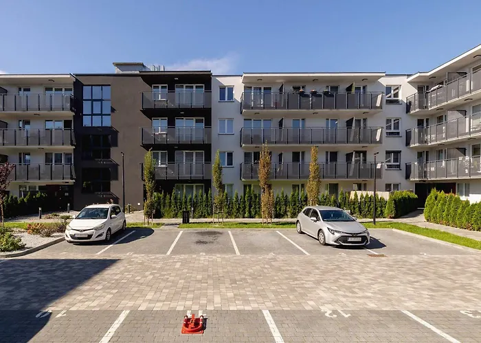 Modern With Air Conditioning & Workspace In Gliwice By Renters