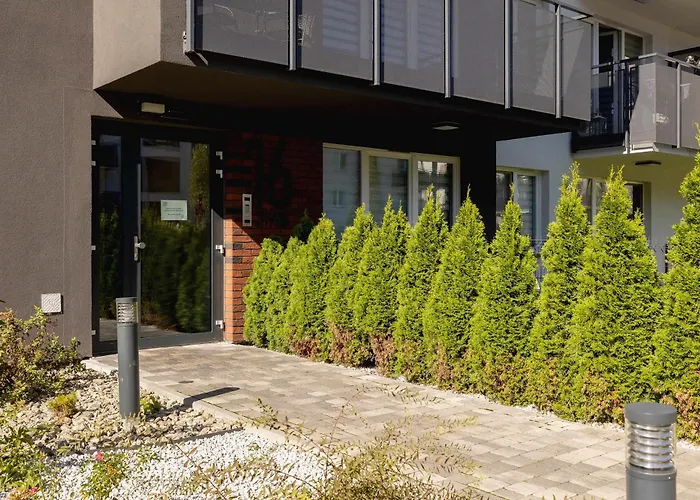 Modern With Air Conditioning & Workspace In Gliwice By Renters Apartamento *