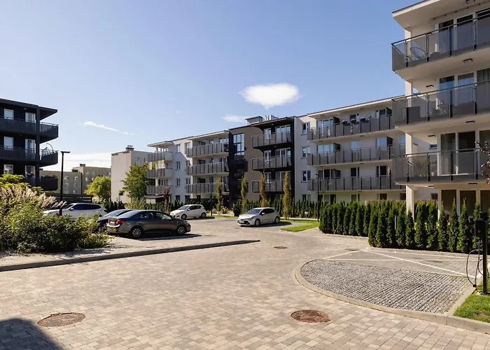 Modern With Air Conditioning & Workspace In Gliwice By Renters *