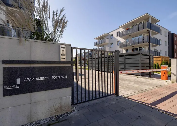 Modern With Air Conditioning & Workspace In Gliwice By Renters Apartamento